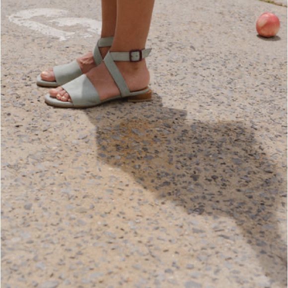 Coclico Grey Cooper Leather Women's Sandals - Picture 4 of 9